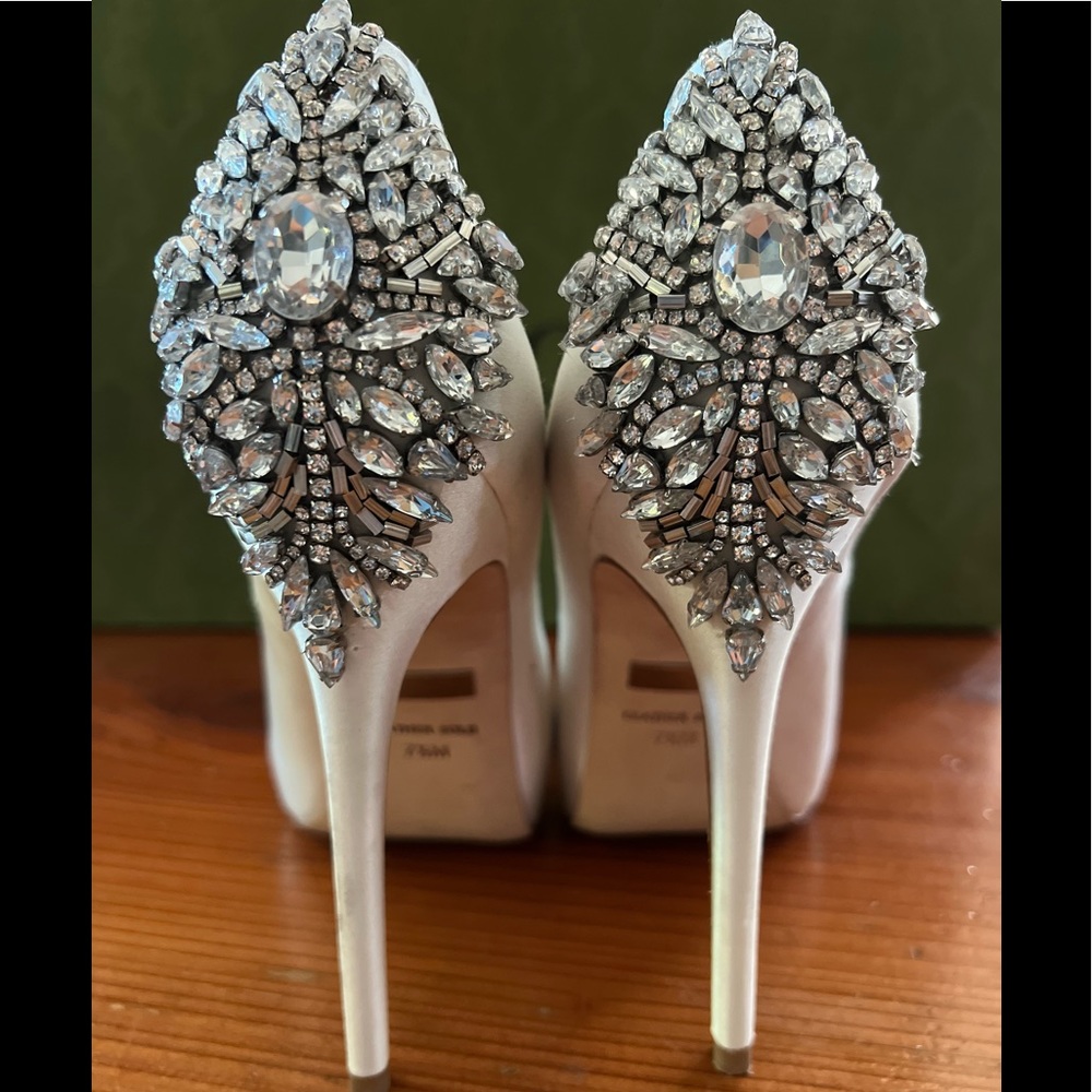 The stunning Badgley Mischka® Kiara pumps 7.5